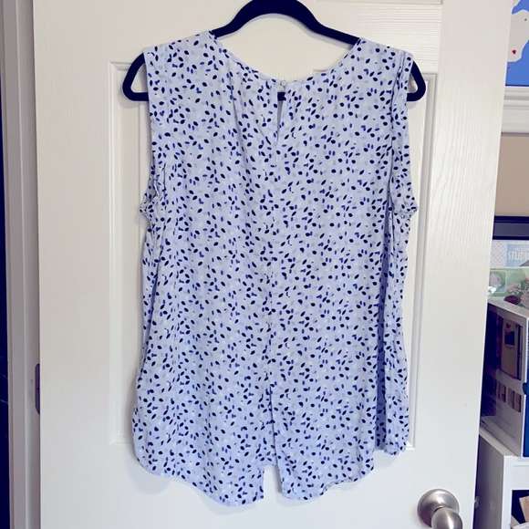 Gap Sleeveless Shirt - Picture 2 of 2